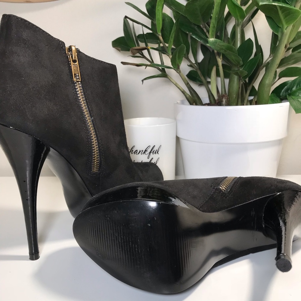 Super Sexy and Classy Platform Stiletto Booties. - Picture 4 of 6